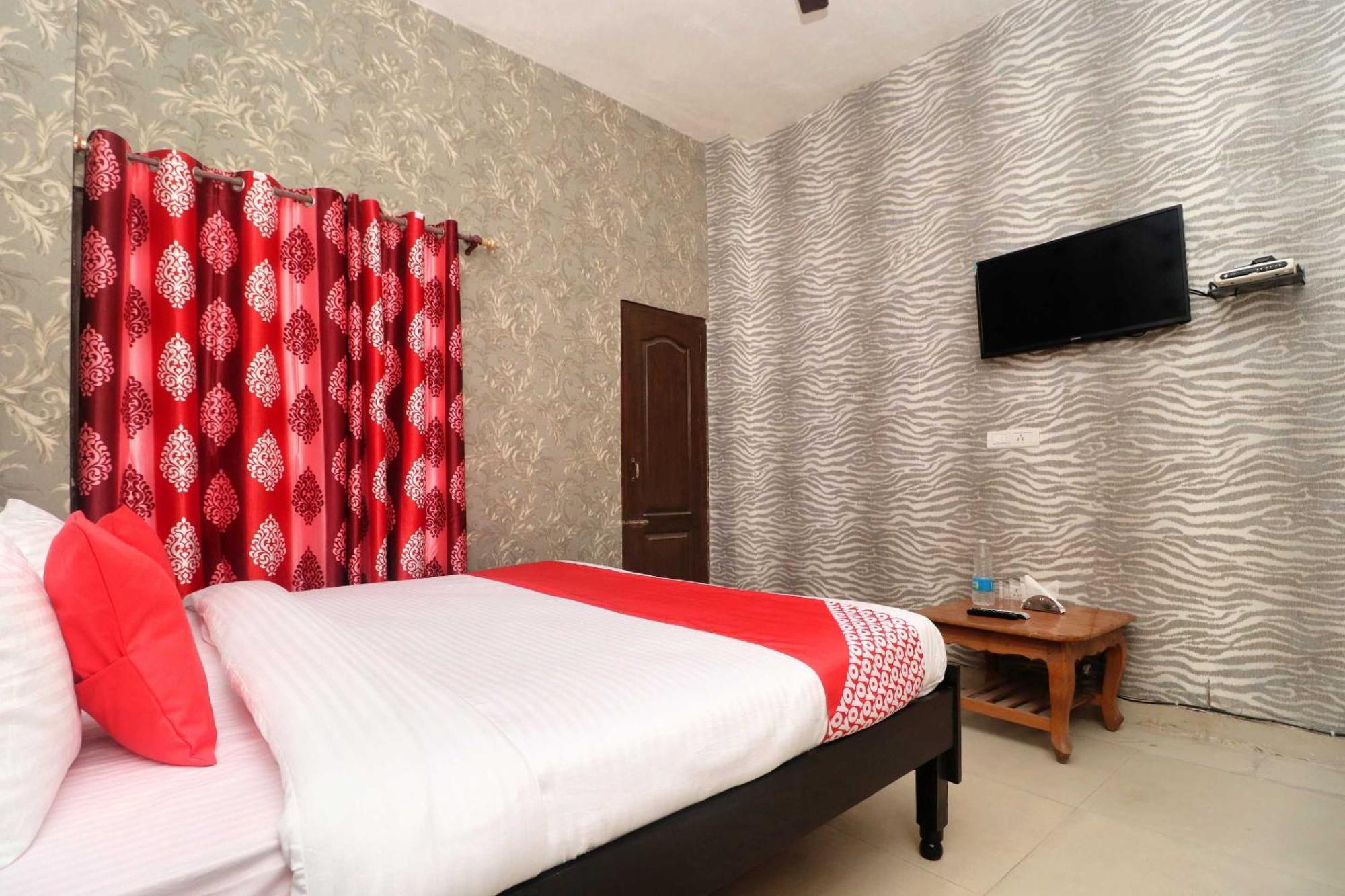Oyo Hotel Aryan Plaza Chandigarh Exterior photo
