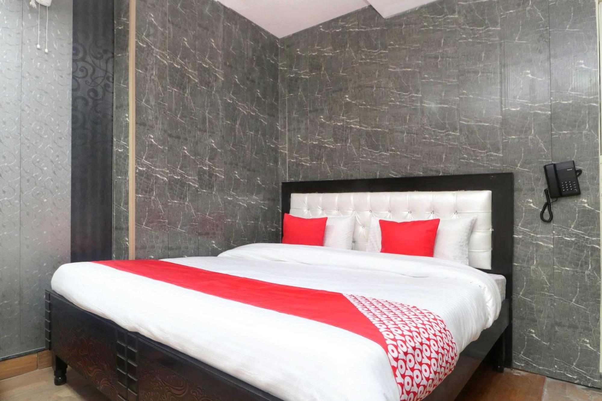 Oyo Hotel Aryan Plaza Chandigarh Exterior photo