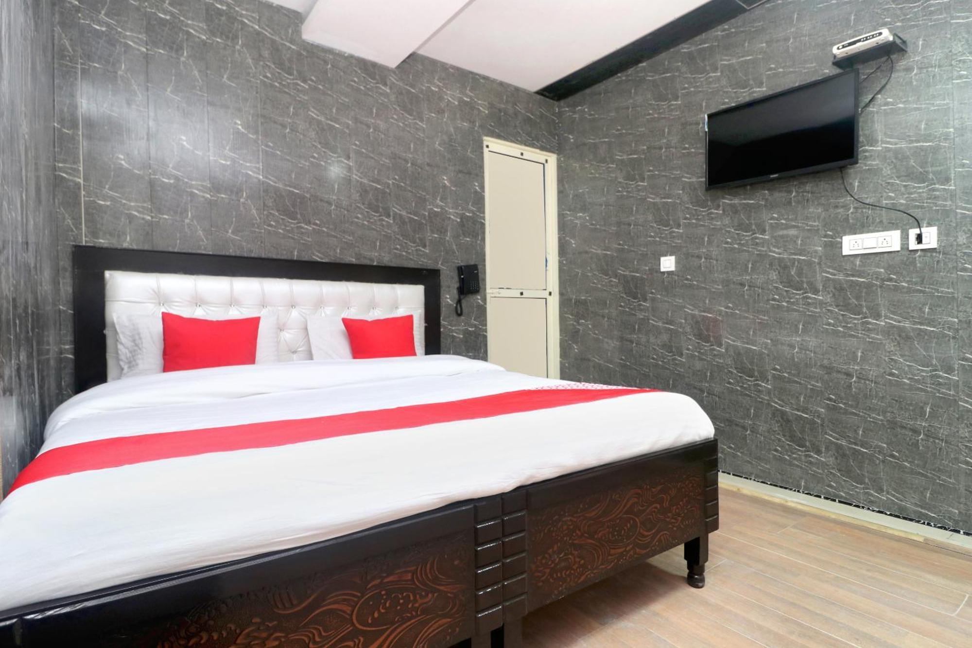 Oyo Hotel Aryan Plaza Chandigarh Exterior photo